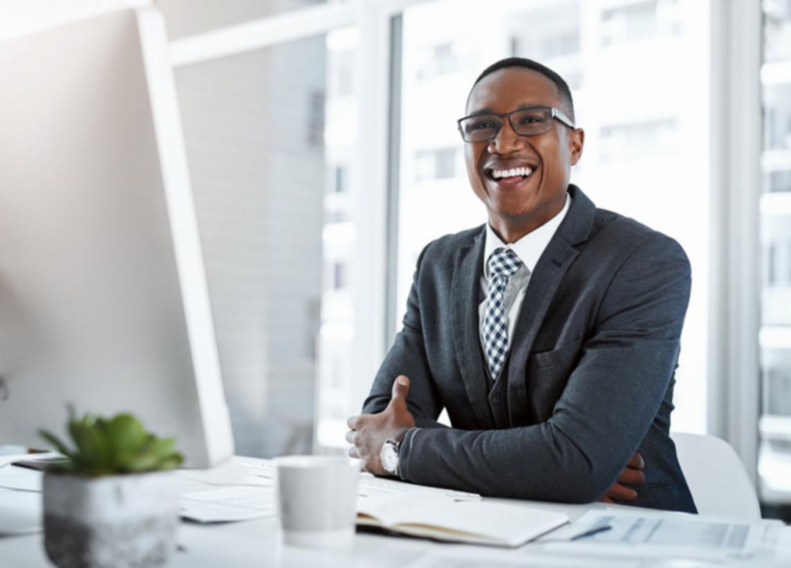 Workshop-Teilnehmer arbeiten gemeinsam an philosophischen Übungen